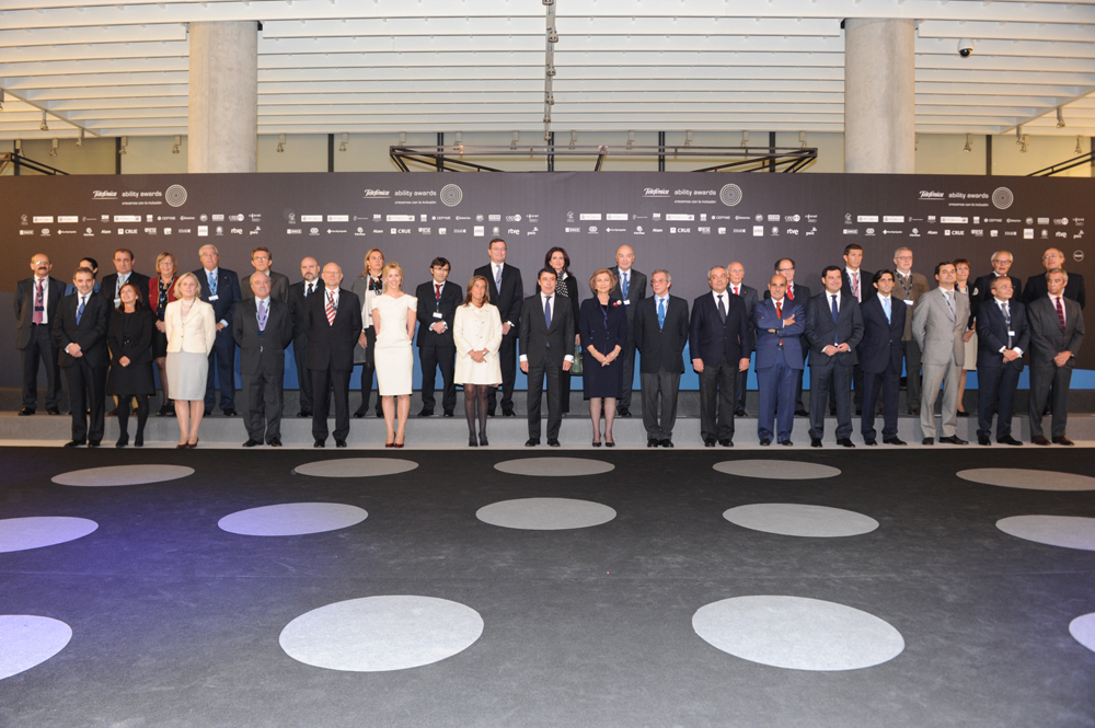 El Patronato de los Telefónica Ability Awards posando para una foto de familia